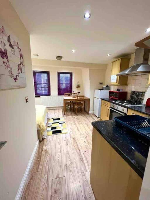 Cosy One Bedroom Flat In Central Лондон Екстериор снимка